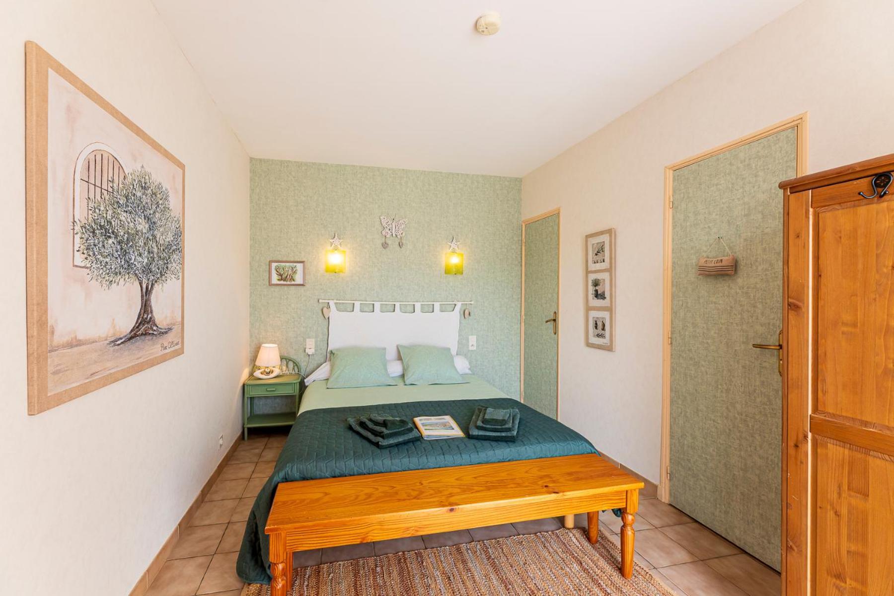 La Bastide Des Roses Bed & Breakfast Saint-Julien-d'Asse Exterior photo