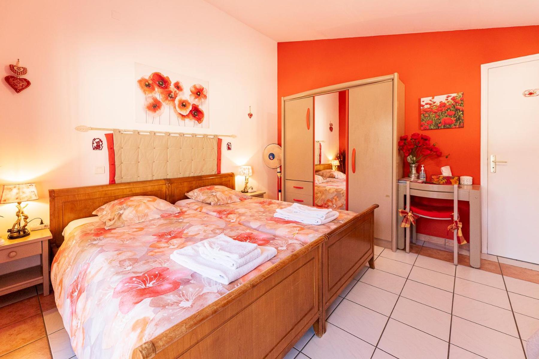 La Bastide Des Roses Bed & Breakfast Saint-Julien-d'Asse Exterior photo