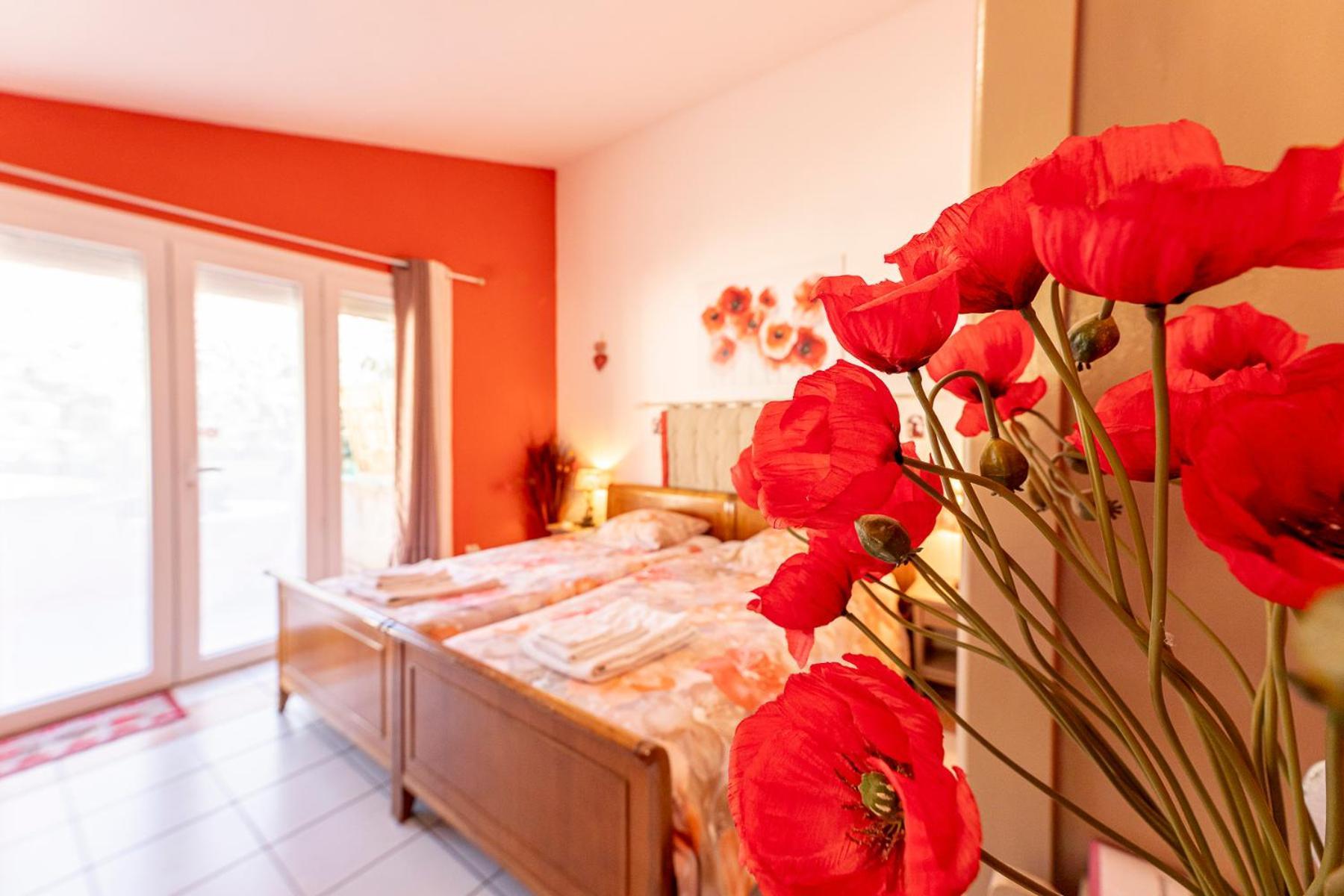 La Bastide Des Roses Bed & Breakfast Saint-Julien-d'Asse Exterior photo